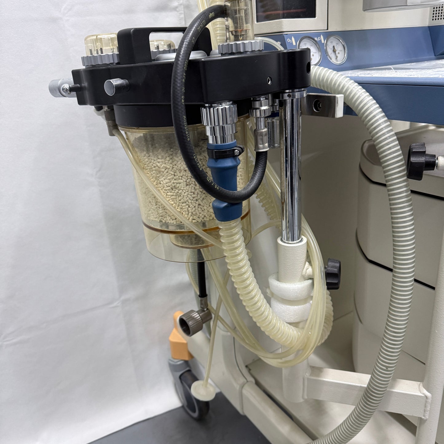 Used Drager Fabius Anesthesia Machine & Enflurane Vapor 2000 For Sale